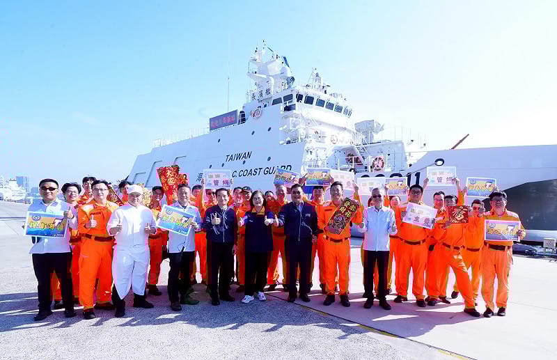 海委會及海巡署預祝全體國人新年快樂。&nbsp;&nbsp;&nbsp;圖：海洋委員會/提供