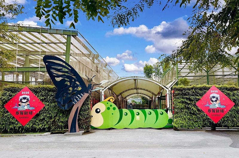 金獅湖蝴蝶園高雄熊巨型斗方春聯。&nbsp;&nbsp;&nbsp;圖：高雄市觀光局/提供