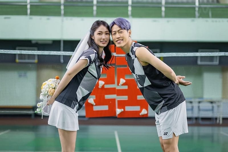 31歲台灣羽球男雙好手李哲輝（右）2025年12月28日與另一半、從高三就開始交往的黃心慧（左）完婚，2人從球場萌生情意。（李哲輝提供）中央社記者黎建忠傳真　115年2月14日&nbsp;&nbsp;&nbsp;