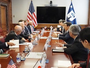 12日，赤澤亮正與盧特尼克舉行長達1小時25分的正式會談，但未能就首批投資案達成定案。&nbsp;&nbsp;&nbsp;圖:翻攝自X帳號@METI_JPN