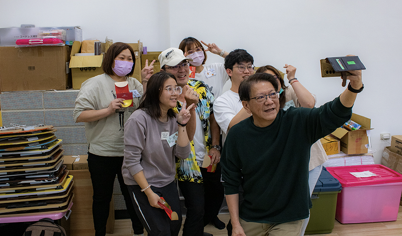 潘孟安笑稱自己是精忠育幼院的「終生志工」。 圖:總統府/提供 潘孟安笑稱自己是精忠育幼院的「終生志工」。 圖:總統府/提供