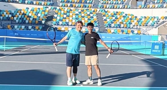 何星磊(左)與隊友擊敗西班牙組合封王。&nbsp;&nbsp;&nbsp;圖：孫家銘翻攝