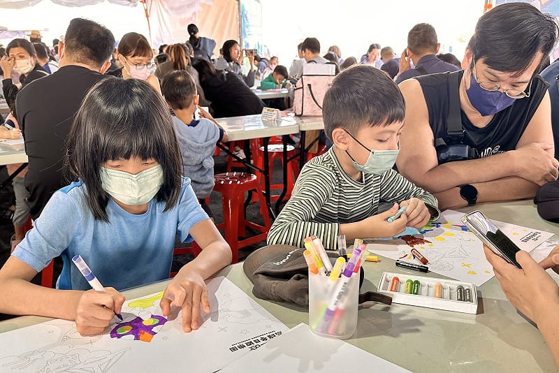 「2026冬日遊樂園寫生暨著色畫比賽」首日吸引超過3000人次參與。&nbsp;&nbsp;&nbsp;圖：高雄市教育局/提供