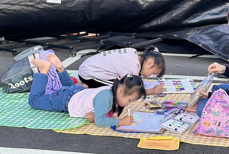 「2026冬日遊樂園寫生暨著色畫比賽」提供孩童展現藝術創意與想像力的舞台。&nbsp;&nbsp;&nbsp;圖：高雄市教育局/提供