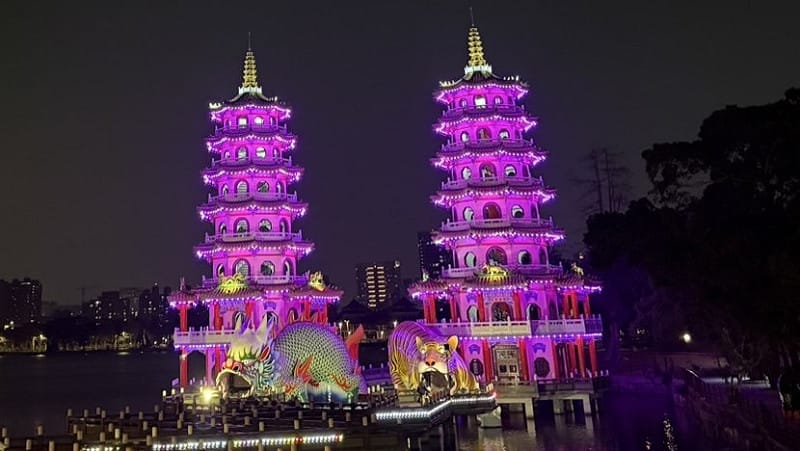 張以理認為蓮池潭的夜間景觀非常具有觀光潛力，若能加強夜間導覽與活動規劃，將可延長遊客停留時間，也能為周邊商圈帶來更多人潮。&nbsp;&nbsp;&nbsp;圖：張以理競選辦公室/提供