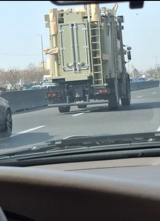 伊朗已開始部署國產軍用通訊系統 Sepehr-110，用於戰場語音、數據和指揮協調，提升對電子干擾的防禦能力。&nbsp;&nbsp;&nbsp;圖:翻攝自X帳號@jacksonhinkle