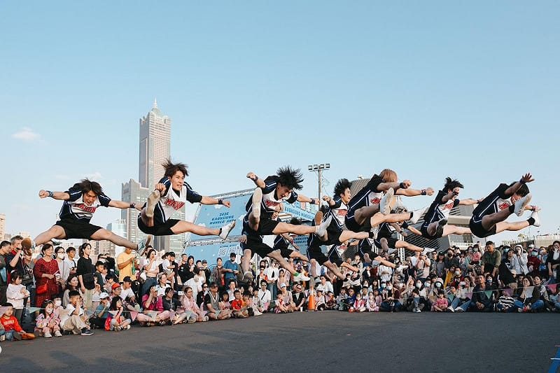 東京都立大學男子啦啦隊在高雄冬日遊樂園登場。&nbsp;&nbsp;&nbsp;圖：高雄市行國處/提供