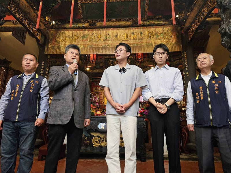 民眾黨新北三盧地區素人陳彥廷(右二)&nbsp;&nbsp;&nbsp;圖：民眾黨提供