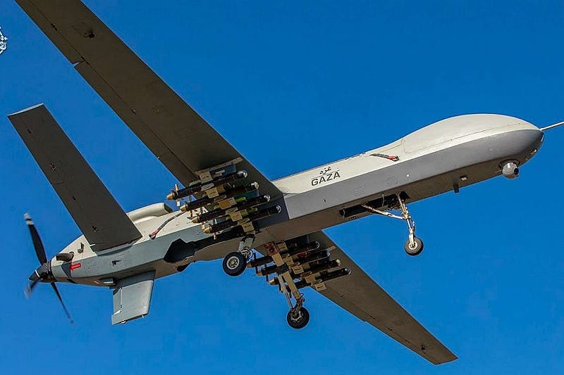  「Global Surveillance」引述消息指出，伊朗的遠程無人機目前正肆無忌憚地在阿曼灣上空，對美軍航空母艦打擊群進行積極偵查。 圖：翻攝自 X 