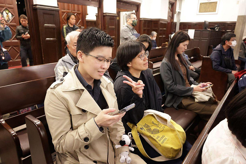 獨派團體邀請觀賞《牽阮的手》紀錄片，不少年輕人也踴躍出席，藉此瞭解白色恐怖歷史，同時表達對轉型正義的支持。&nbsp;&nbsp;&nbsp;圖：康紘齊拍攝/台獨聯盟提供