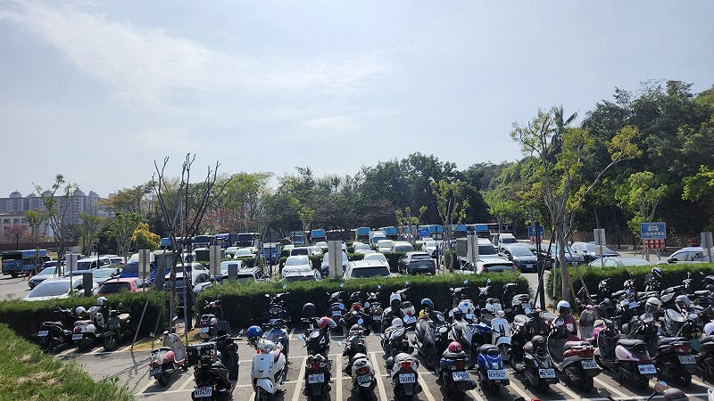 蓮池潭風景區停車一位難求，薛兆基推動立體化改建，提升觀光承載力。&nbsp;&nbsp;&nbsp;圖：薛兆基競選總部/提供