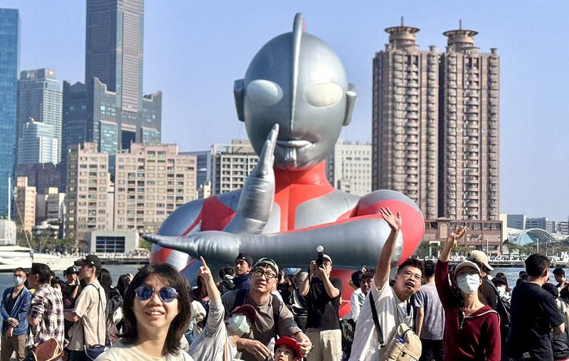 高雄市政府以結合日本經典IP「超人力霸王」60週年紀念，成功創下高雄冬季活動高人氣紀錄。&nbsp;&nbsp;&nbsp;圖：高雄市觀光局/提供