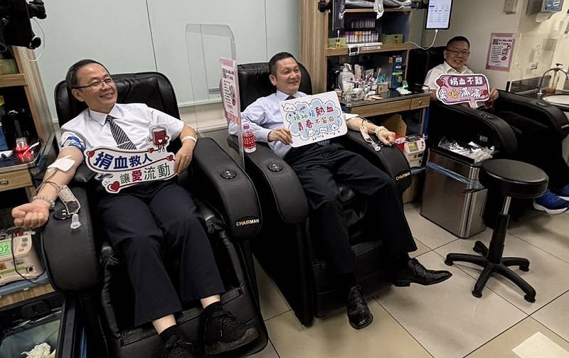 方師傅點心坊企業管理團隊挽袖捐血。&nbsp;&nbsp;&nbsp;圖：方師傅點心坊/提供