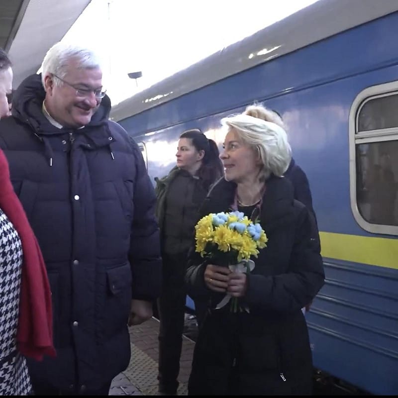 歐盟委員會主席馮德萊恩(Ursula von der Leyen)抵達基輔。 圖:翻攝自 X 歐盟委員會主席馮德萊恩(Ursula von der Leyen)抵達基輔。 圖:翻攝自 X