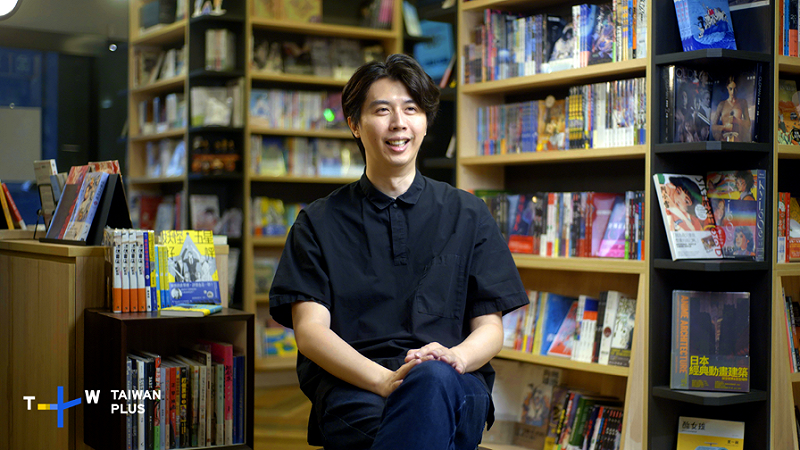  作品已被改編為多種影視、文創作品的謝東霖，在節目中分享了自己的法國參展觀察。 圖：TaiwanPlus提供 