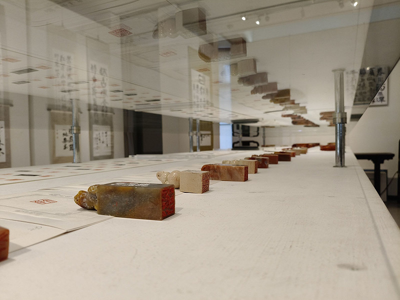 「學而書會」自今日起至3月26日在明宗書法藝術館盛大舉辦「道法自然  2026學而書會聯展」，該會集結大台南地區知名書法家，每次聯合展出各家力作，各界莫不引頸期盼。&nbsp;&nbsp;&nbsp;圖：黃博郎／攝