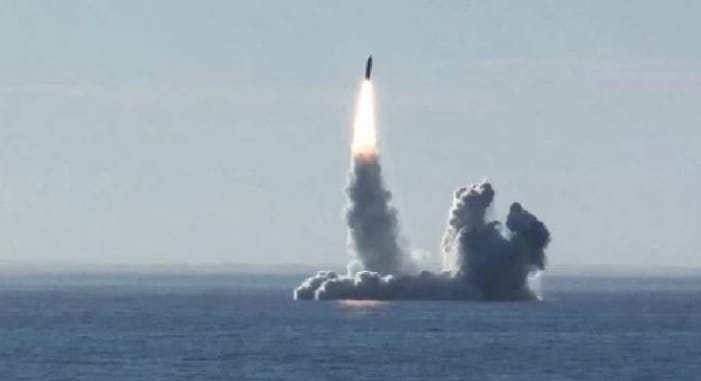 俄軍戰艦發射導彈。&nbsp;&nbsp;&nbsp;圖 : 翻攝自X / Global Surveillance