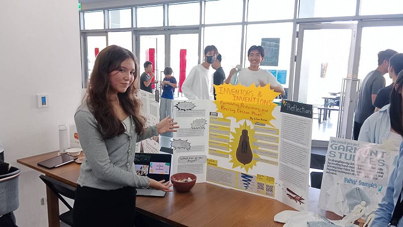 林俐安(左一)成立學生主導的環境社團，製作適合國小學生的教材。&nbsp;&nbsp;&nbsp;圖：孫家銘攝