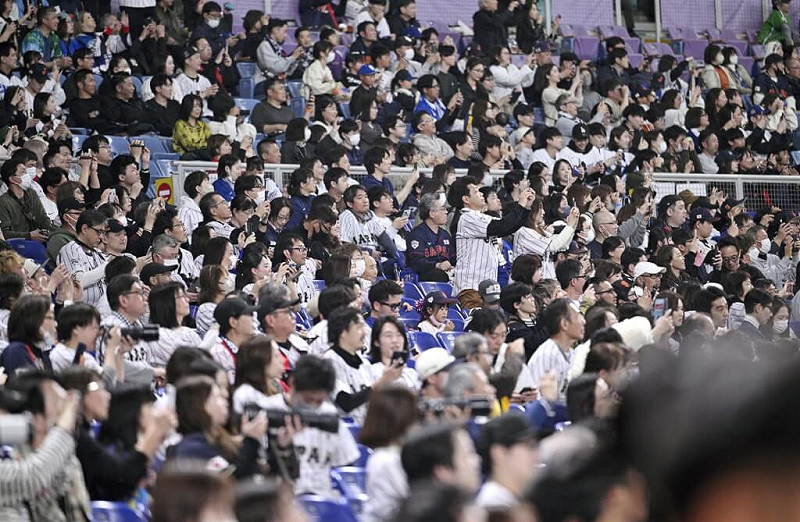 名古屋巨蛋有大批球迷觀看大谷翔平練習。（共同社）&nbsp;&nbsp;&nbsp;