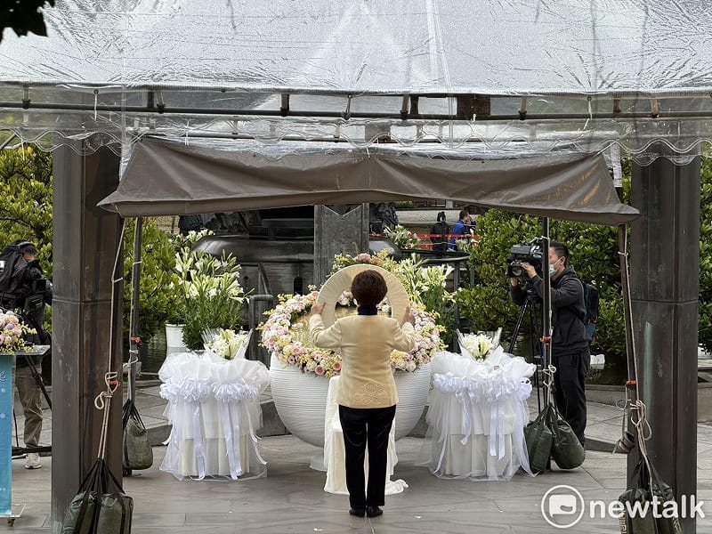 呂秀蓮出席「台北市二二八事件79周年紀念會」並獻花。&nbsp;&nbsp;&nbsp;圖：高逸帆／攝