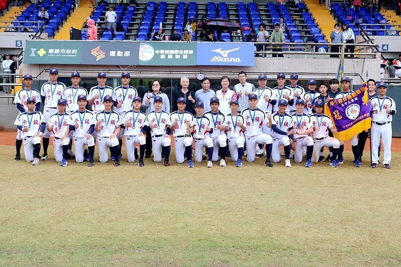 114學年度高中棒球聯賽（木棒組）冠軍戰28日舉行，最終由桃園市平鎮高中（圖）擊敗新北市穀保家商，成功拿下隊史第7冠。（學生棒球運動聯盟提供）中央社記者蘇志畬傳真　115年2月28日&nbsp;&nbsp;&nbsp;