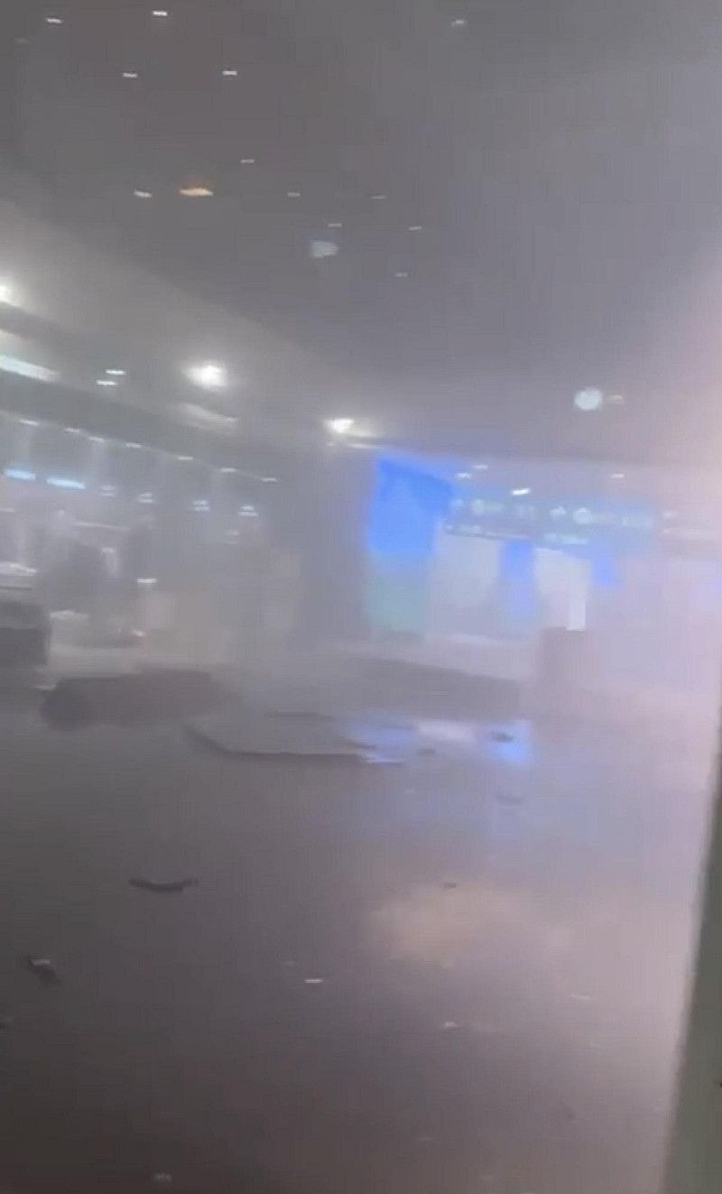  阿布達比扎耶德機場與杜拜國際機場均證實發生無人機攻擊。 圖：翻攝自 X 