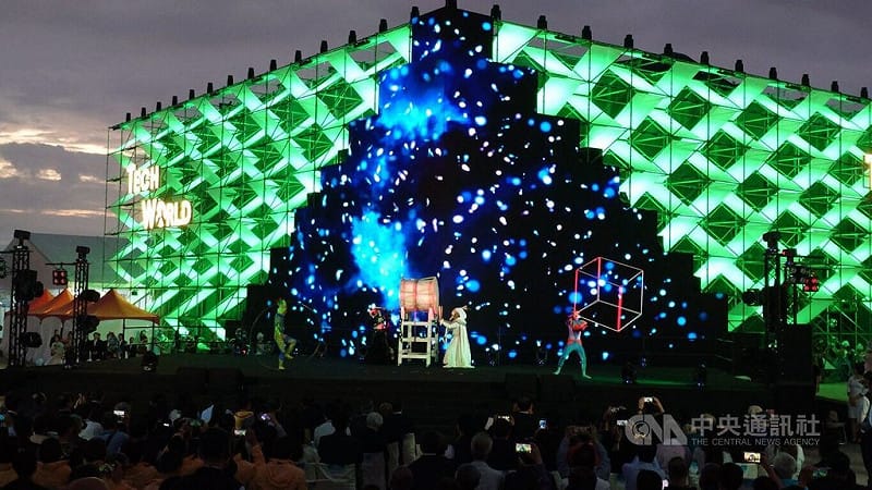 「2026台灣燈會TECH WORLD館」1日開幕，經濟部強調TECH WORLD從日本回嘉義，加長、加高更有看頭。&nbsp;&nbsp;&nbsp;圖:中央社提供