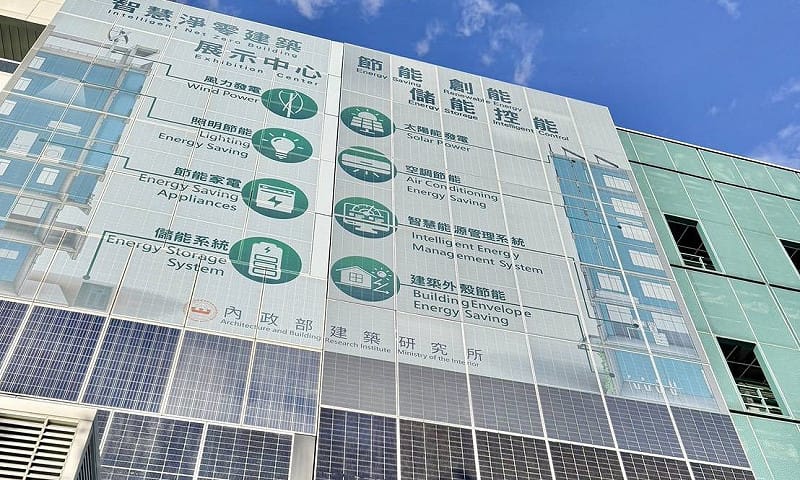 透過彩繪光電整合外牆、雨遮、遮陽等建築構件，提高就地發電與自用比例。&nbsp;&nbsp;&nbsp;圖：睿田能源/提供