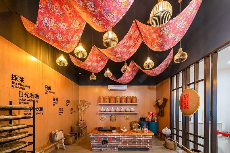 松柏嶺遊客中心以茶文化特色打造優質服務空間。&nbsp;&nbsp;&nbsp;圖：參山處/提供