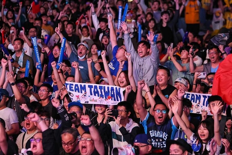 2026世界棒球經典賽（WBC）將開打，新北市5日起至8日將在市民廣場直播台灣隊預賽4場賽事，邀請民眾一同為台灣隊加油。圖為過去球迷熱血應援畫面。（新北市體育局提供）中央社記者曹亞沿傳真 115年3月3日&nbsp;&nbsp;&nbsp;