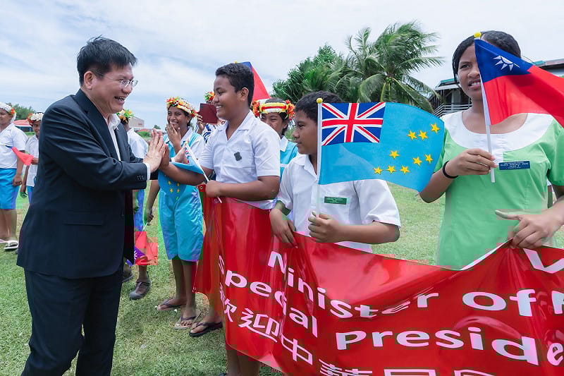  林佳龍以總統特使身份訪問吐瓦魯。 圖：翻攝自林佳龍臉書 