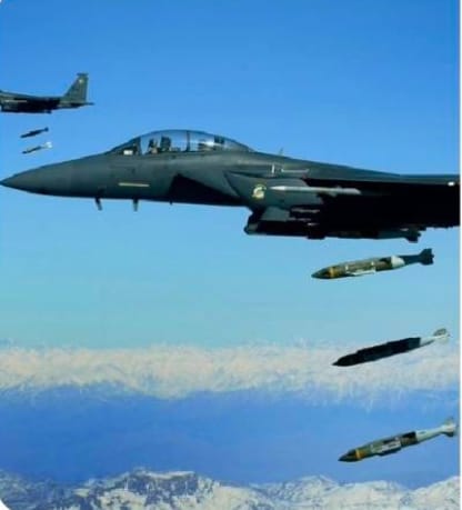 以色列戰機在史詩憤怒行動中，對伊朗投下炸彈。&nbsp;&nbsp;&nbsp;圖 : 翻攝自 X / Global Updates