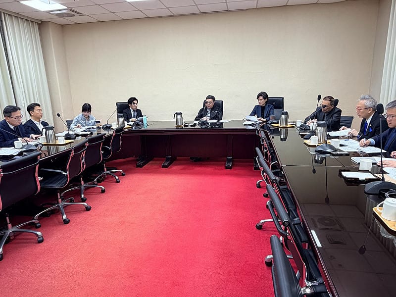 行政院長卓榮泰和副院長鄭麗君今（4）日邀集外交部、交通部、財政部、金管會及經濟部，一連召開兩場會議。&nbsp;&nbsp;&nbsp;圖：行政院提供