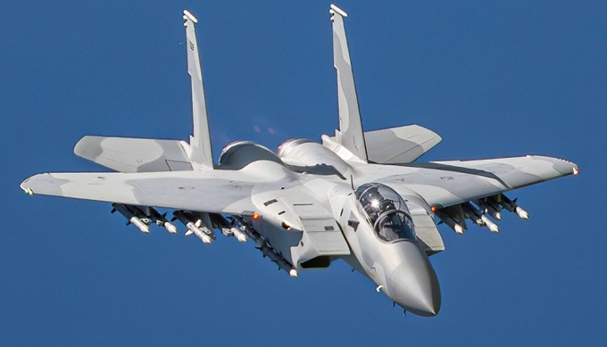 為了避免伊朗蘇-24 可能帶來的威脅，卡達空軍立即派遣 F-15QA 戰機升空，並將兩架蘇-24 戰機擊落。圖為 F-15 戰機。&nbsp;&nbsp;&nbsp;圖：翻攝自 @Osinttechnical X 帳號