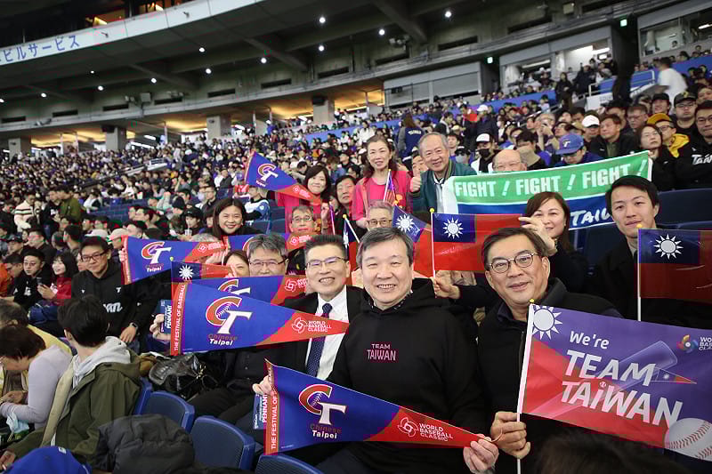 駐日大使李逸洋也穿起「Team Taiwan」帽Ｔ為台灣隊應援。&nbsp;&nbsp;&nbsp;圖：翻攝自李逸洋臉書