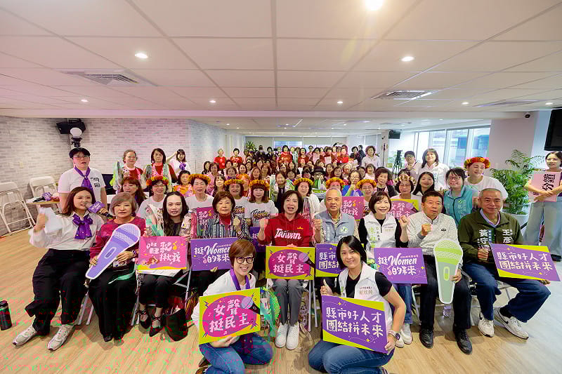 民進黨性平部舉辦「2026姊妹回娘家—挺Women的歌」。 圖：民進黨提供 