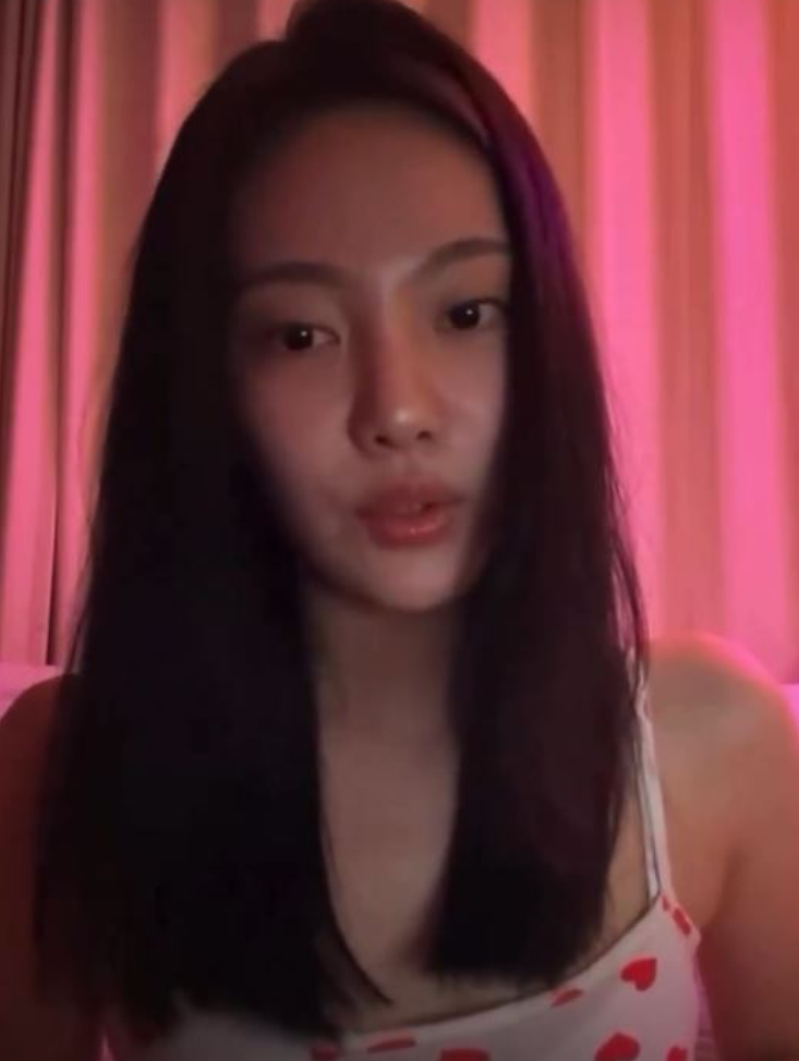 寧寧在社群平台開直播與粉絲互動時，竟有黑粉闖入留言，酸她「素顏看起來很醜」。對此，寧寧正面回應，「那又怎樣？這就是我的樣子」。&nbsp;&nbsp;&nbsp;圖：翻攝自寧寧IG