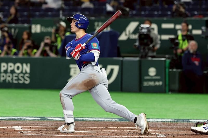 台灣隊費柴德（Stuart Fairchild）2局上轟出左外野滿貫全壘打。中央社記者王騰毅攝　115年3月7日&nbsp;&nbsp;&nbsp;