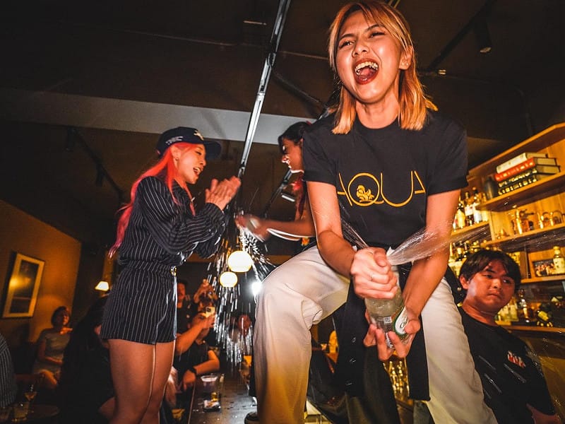 調酒師在城市夜色中穿梭於不同酒吧之間，體驗各國文化所激盪出的雞尾酒風味。&nbsp;&nbsp;&nbsp;圖：主辦單位/提供