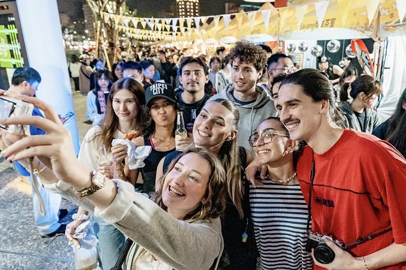 2026日光海島生活節吸引各國朋友到場。&nbsp;&nbsp;&nbsp;圖：高雄市行國處/提供