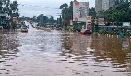 肯亞航空（ Kenya Airways ）表示，多架原定降落奈洛比機場的航班被迫取消或改降至沿海城市蒙巴薩（ Mombasa ）。&nbsp;&nbsp;&nbsp;圖：翻攝自 Babu Owino