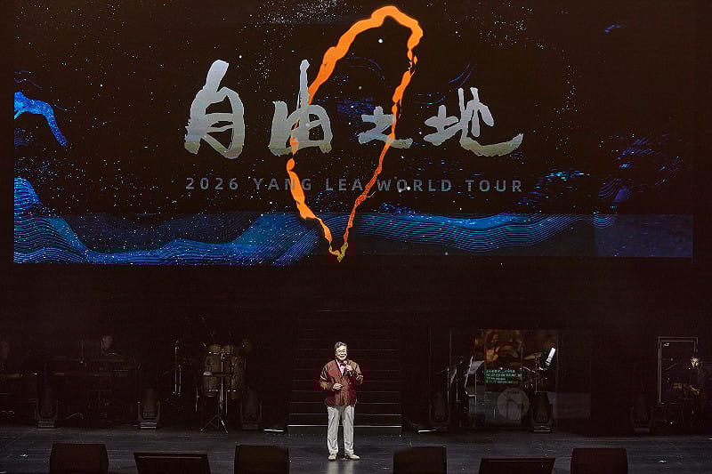  73歲的寶島歌王楊烈，昨(7)日於台灣戲曲中心正式開啟「2026世界巡迴演唱會」台北首站。 圖：印太戰略智庫 主辦單位提供 