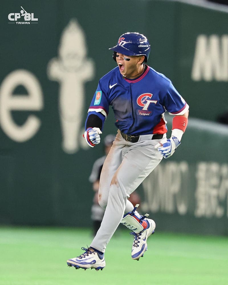 陽春砲擊出陽春砲。&nbsp;&nbsp;&nbsp;圖：取自CPBL 中華職棒臉書﻿