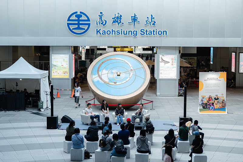 高雄車站下沉式廣場舉辦深度對談的講座。&nbsp;&nbsp;&nbsp;圖：高雄市行國處/提供