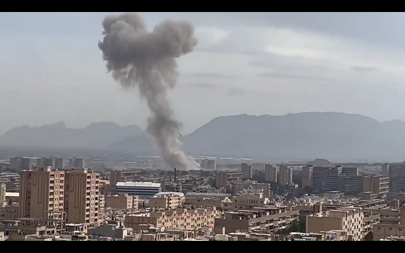 以色列空軍當天空襲伊斯法罕機場，擊中數量不明的伊朗 F‑14 戰鬥機。&nbsp;&nbsp;&nbsp;圖:翻攝自影片