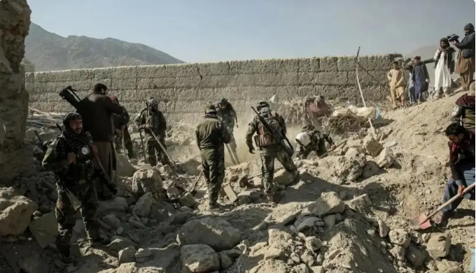 巴基斯坦此次策略顯著升級，首次將地面部隊深入阿富汗腹地，空襲範圍甚至延伸至首都喀布爾。 圖:翻攝自包明說