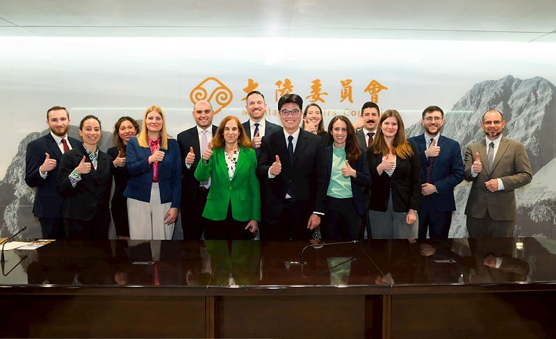 大陸委員會主任委員邱垂正3月4日接見「德國馬歇爾基金會」（GMF）「台美歐政策計畫」（Taiwan-US-Europe Policy Program, TUPP）訪團，與訪團團長、德國馬歇爾基金會印太計畫主任葛來儀（Bonnie Glaser）及多位跨國專家學者。&nbsp;&nbsp;&nbsp;圖：陸委會提供