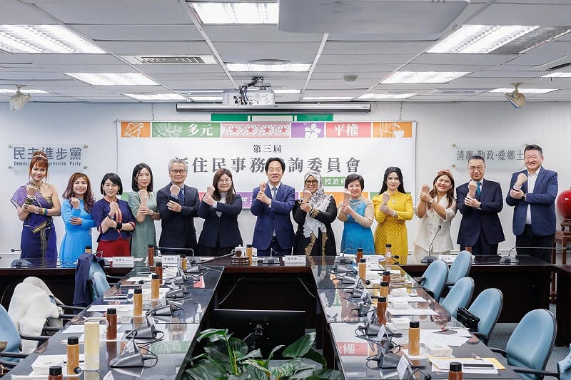  民進黨新住民事務部舉行「第三屆新住民事務諮詢委員會授證典禮」，賴清德出席。 圖：民進黨提供 
