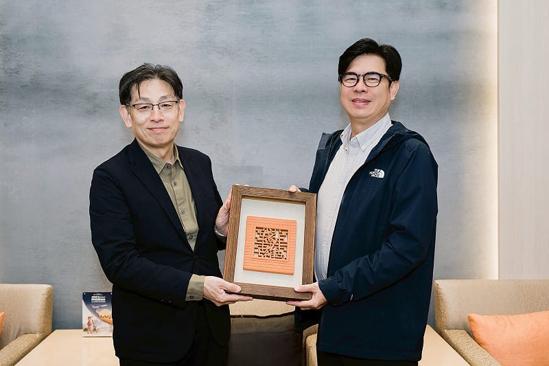 陳其邁(右)與竹內信義(左)對談聚焦全球供應鏈韌性。&nbsp;&nbsp;&nbsp;圖：高雄市政府/提供