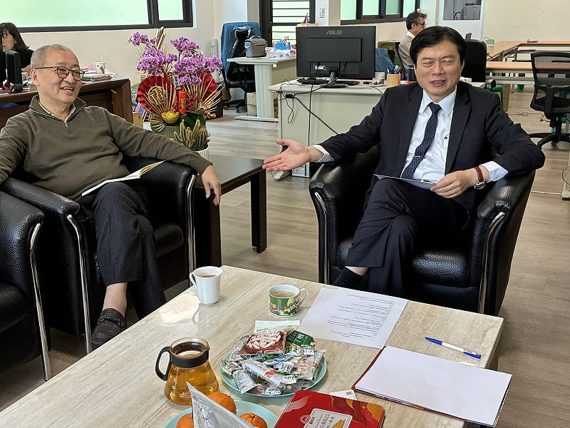 林國漳擬推動多項社福政策，競選總部主委林向愷：可用「容積率獎勵」等制度設計來創造財源。 圖：詹家威/攝。 